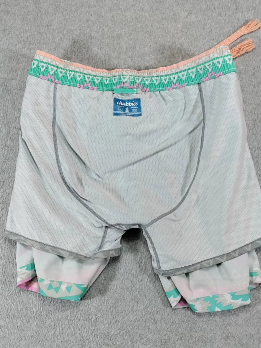 Chubbies Swim Trunks Mens M Teal Pink Geometric Lined 5.5 Inseam